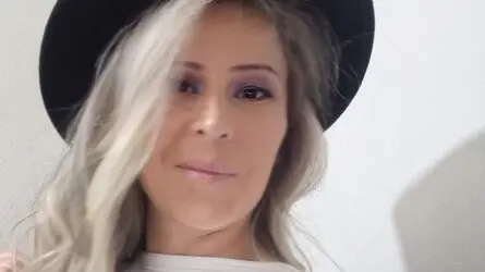 Starte eine Liveshow mit AlayaaContee