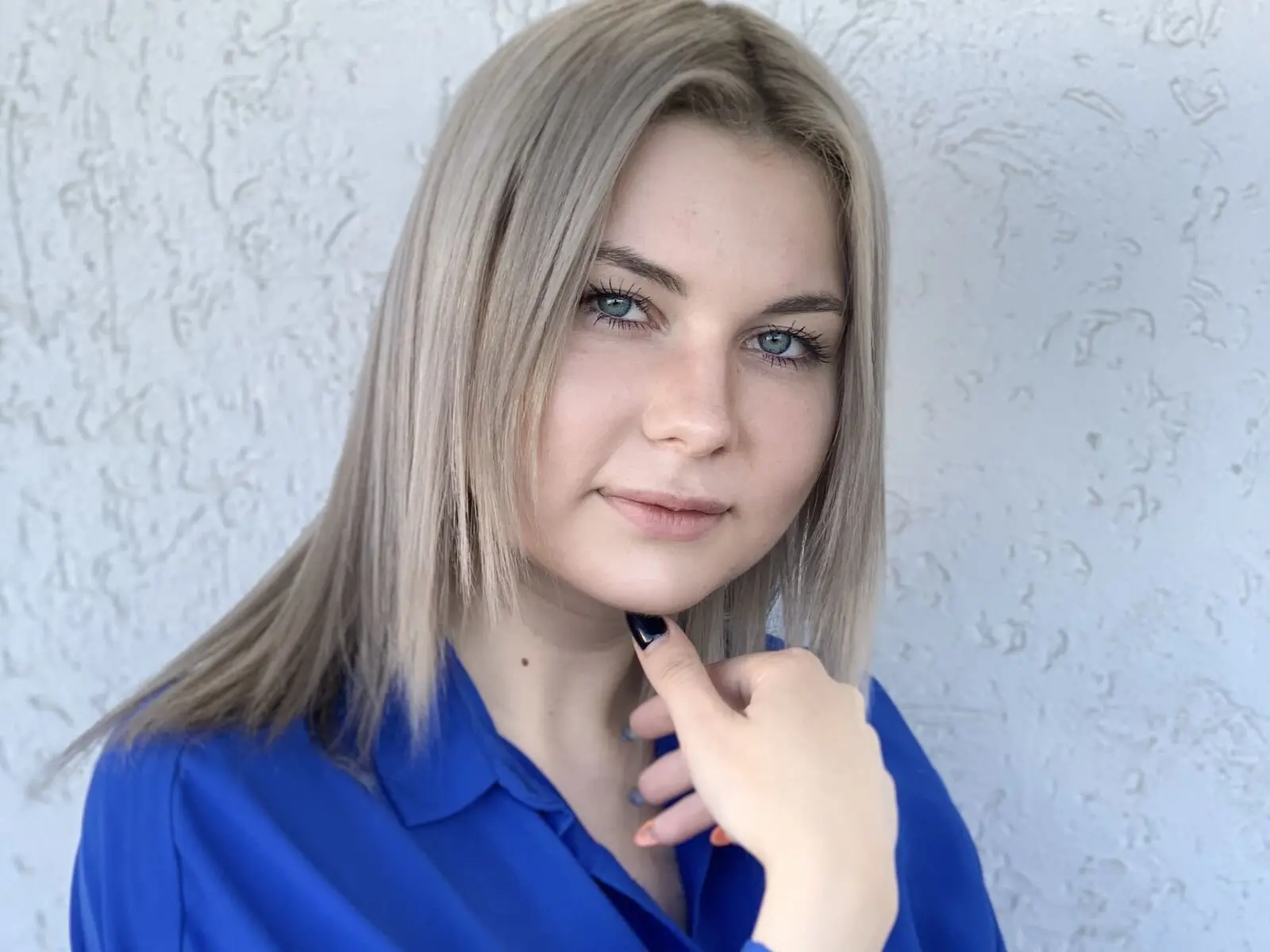 Starte eine Liveshow mit AmiaWilson