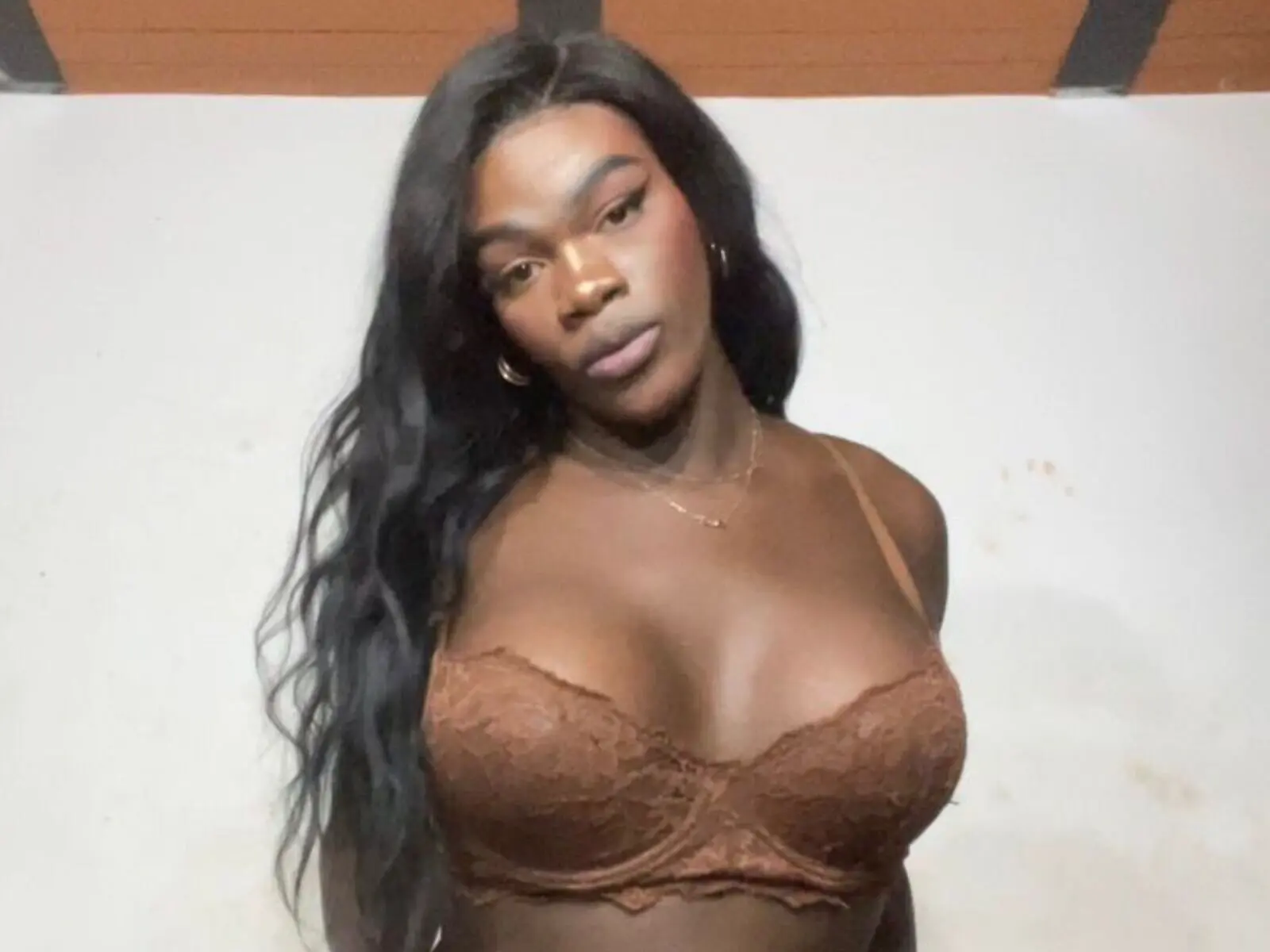 Starte eine Liveshow mit BrendaChara
