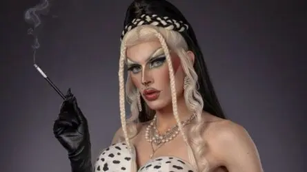 Starte eine Liveshow mit MonicaLaurent