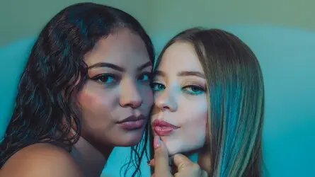Starte eine Liveshow mit NaxaAndLexie