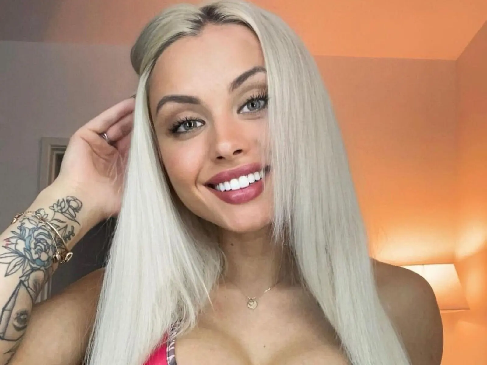 Starte eine Liveshow mit ScarletWildBabe